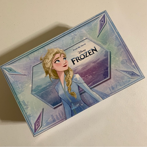 Frozen Elsa’s Journey Dress-Up Trunk Set-Fits Sizes 4-6X NWT - Picture 7 of 15